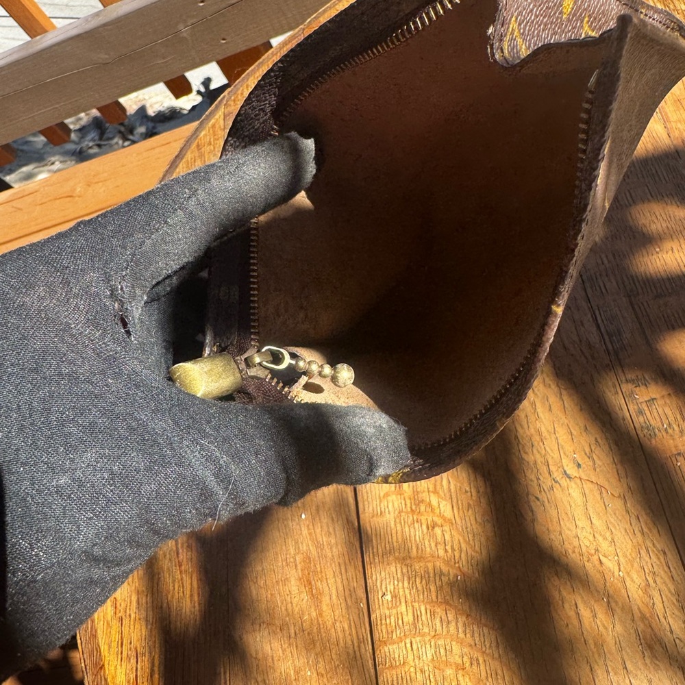 Louis Vuitton cosmetic pouch vintage Preloved - Picture 14 of 16